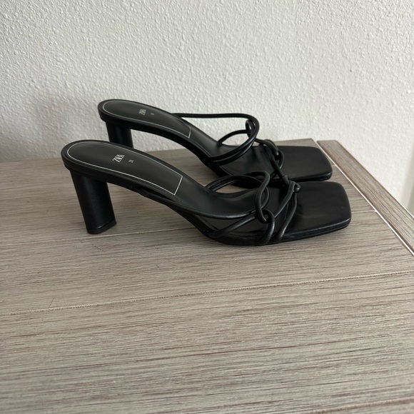 Black Zara heels - Picture 2 of 4